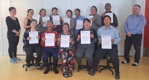 Nyuddannede kursister i selvmordsforebyggelse i Avannaata Kommunia